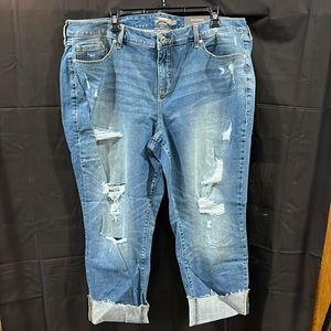 Torrid NWT Crop Boyfriend Distressed